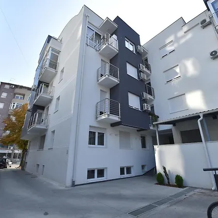 Apartment Sinisa With Garage *